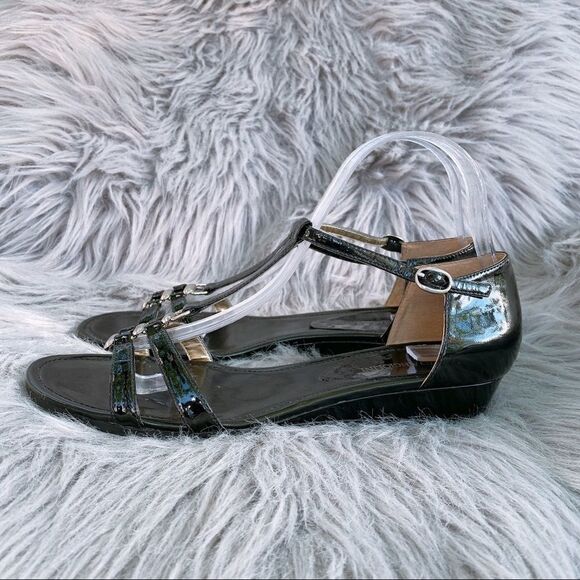 ENZO Angiolini Eanine Blk Patent T-Strap Sandal - Picture 3 of 10